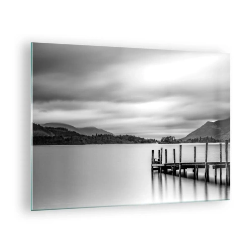 Tablou pe sticlă - Peisaj alb-negru cu un lac și un dig de lemn - 70x50cm - Blândețe și putere - Decorațiune modernă pentru perete pentru living și dormitor ARTTOR