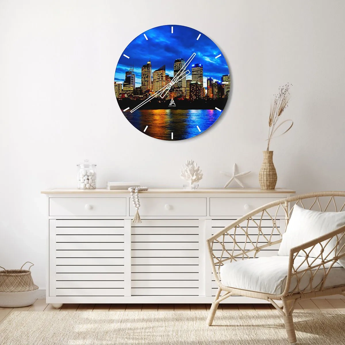 Ceas de perete - Ceas pe sticlă - Panoramă a orașului nocturn cu lumini reflectate în apă - 30x30cm - O noapte de lumini și culori - Decorațiune modernă pentru perete pentru living, bucătărie și dormitor ARTTOR