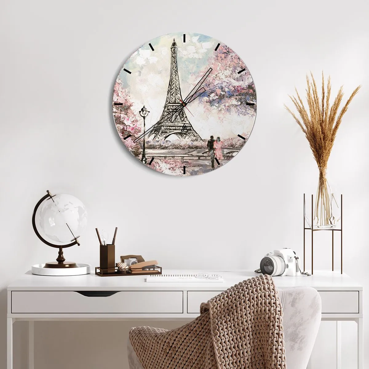 Ceas de perete - Ceas pe sticlă - Turnul Eiffel înconjurat de copaci înfloriți - 30x30cm - Plimbare în aprilie la Paris - Decorațiune modernă pentru perete pentru living, bucătărie și dormitor ARTTOR