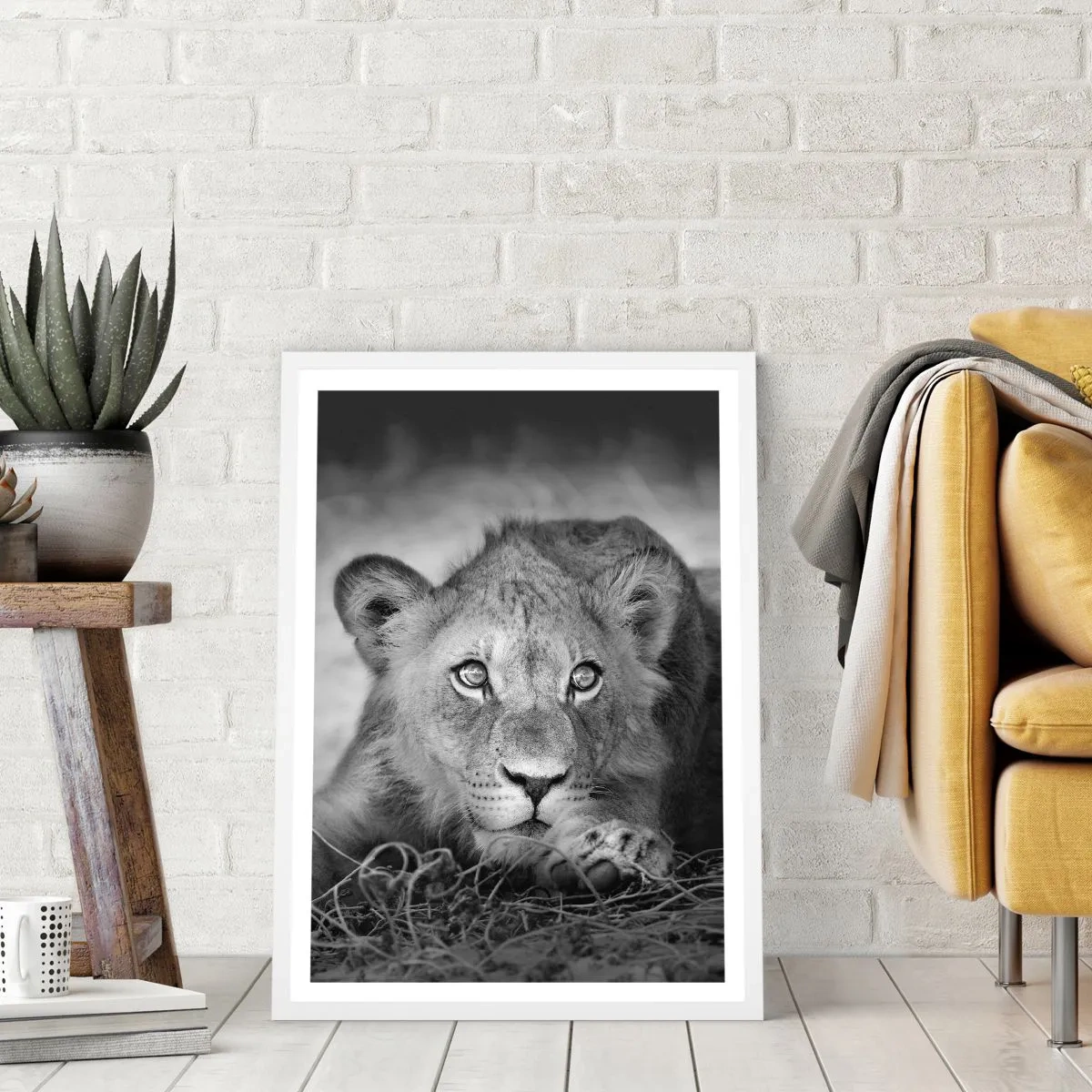 Poster în ramă albă - Pisicuța regală - 70x100 cm