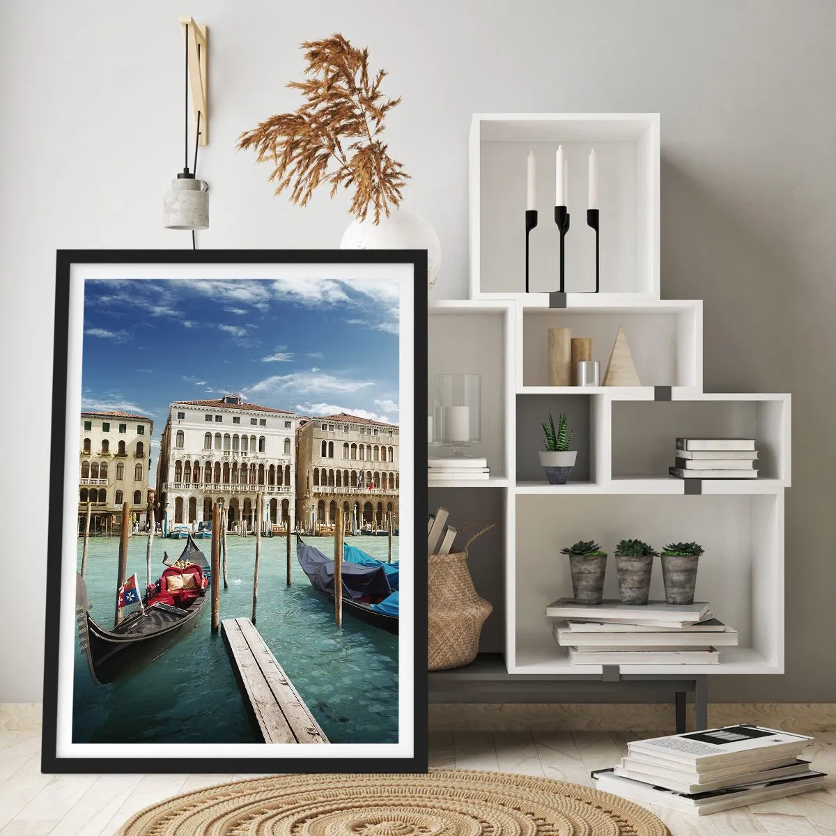 Poster în ramă neagră - Gondole pe apă cu clădiri istorice în fundal în Veneția - 50x70cm - Palate în albastru - Decorațiune modernă pentru perete pentru living și dormitor ARTTOR
