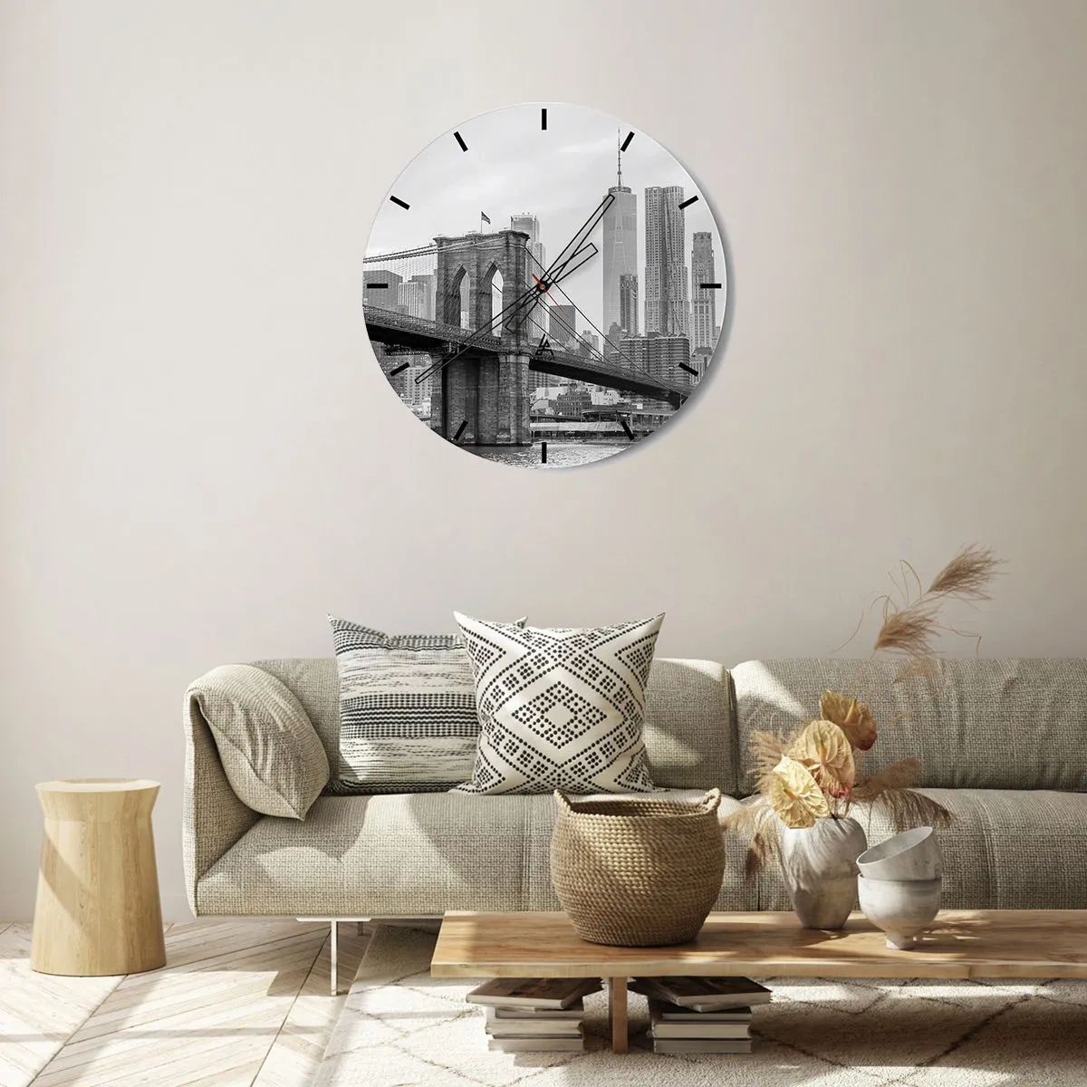 Ceas de perete - Ceas pe sticlă - Podul Brooklyn pe fundalul orizontului orașului în alb și negru - 30x30cm - New York vibes - Decorațiune modernă pentru perete pentru living, bucătărie și dormitor ARTTOR