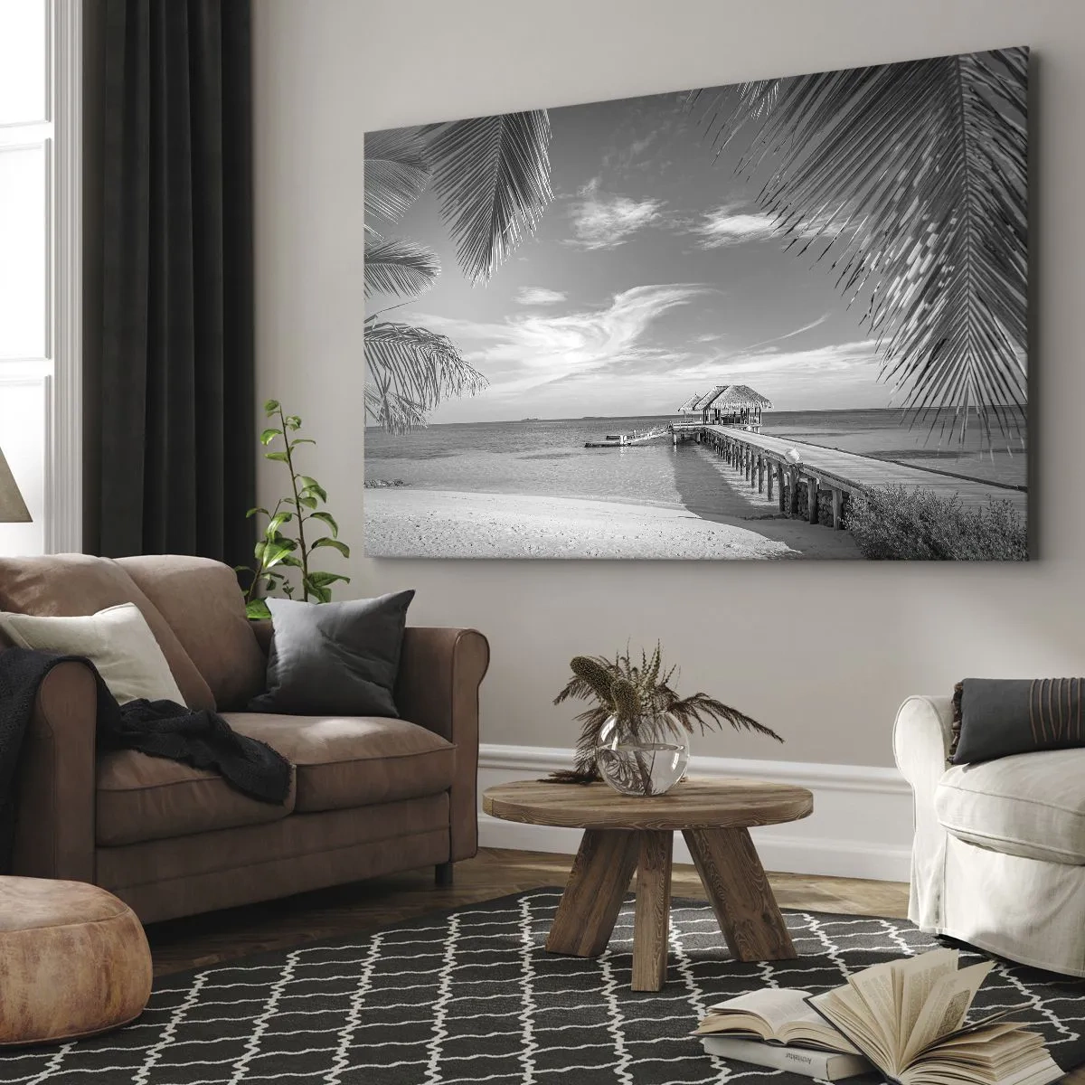Tablou pe pânză Canvas - Plajă alb-negru cu dig și palmieri pe o coastă tropicală - 70x50cm - O amintire sau un vis? - Decorațiune modernă pentru perete pentru living și dormitor ARTTOR