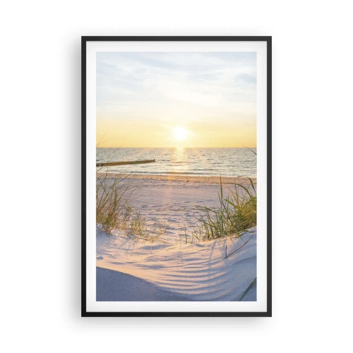 Poster în ramă neagră - Zumzet de mare, o plajă sălbatică printre ierburi... - 61x91 cm