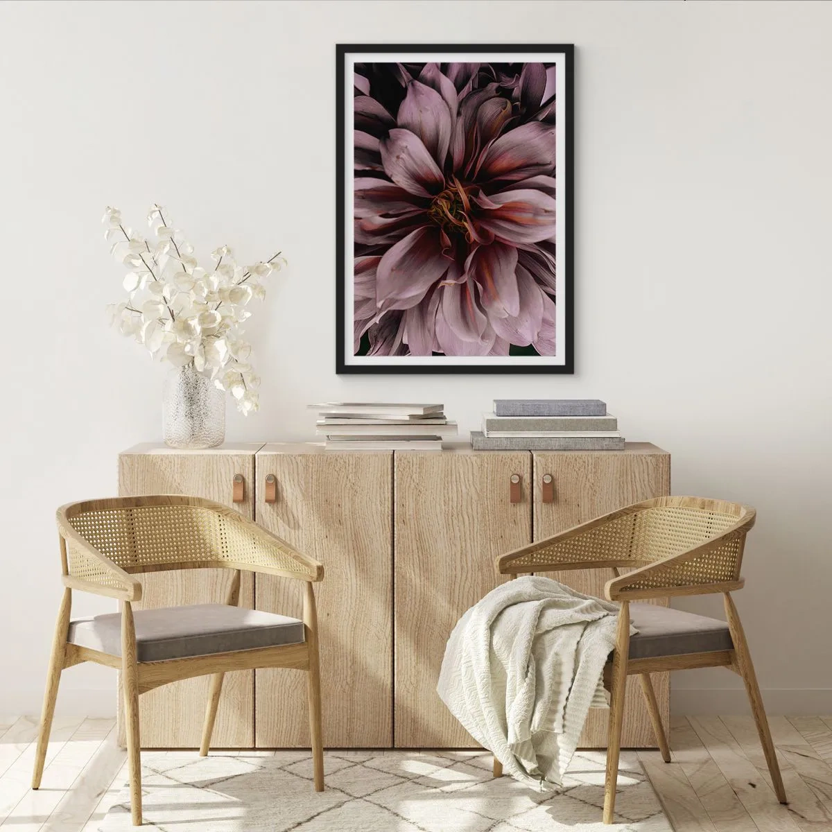 Poster în ramă neagră - Detaliu de prim-plan al unei flori roz închis - 50x70cm - Inimă florală - Decorațiune modernă pentru perete pentru living și dormitor ARTTOR