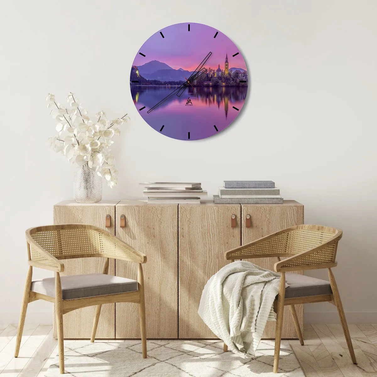 Ceas de perete - Ceas pe sticlă - O insulă cu o biserică pe un lac la amurg, cu un cer violet - 30x30cm - Insulă de basm la apus  - Decorațiune modernă pentru perete pentru living, bucătărie și dormitor ARTTOR