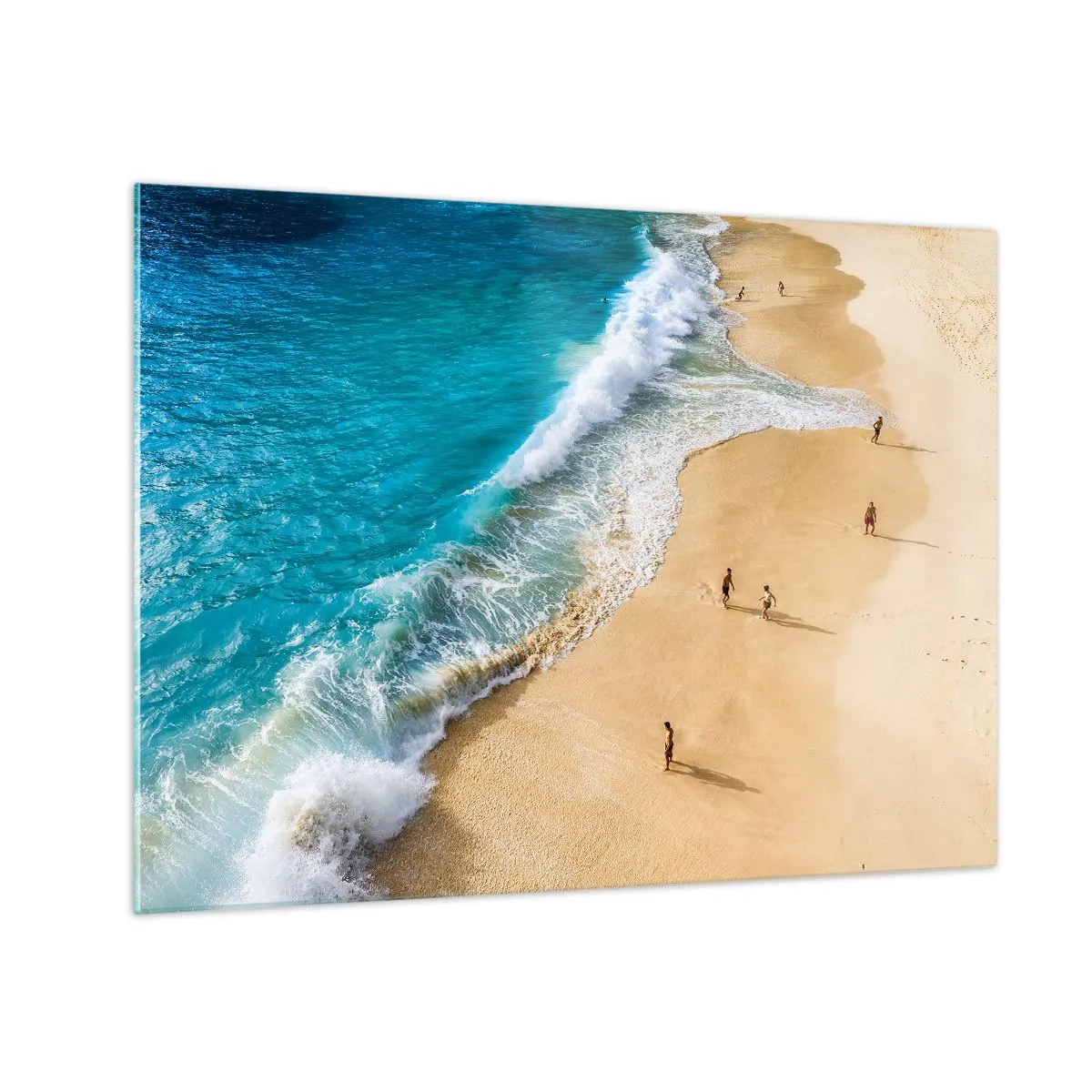 Tablou pe sticlă - O plajă aurie cu apă turcoaz și oameni care se plimbă de-a lungul țărmului - 70x50cm - Și apoi soarele, plaja... - Decorațiune modernă pentru perete pentru living și dormitor ARTTOR