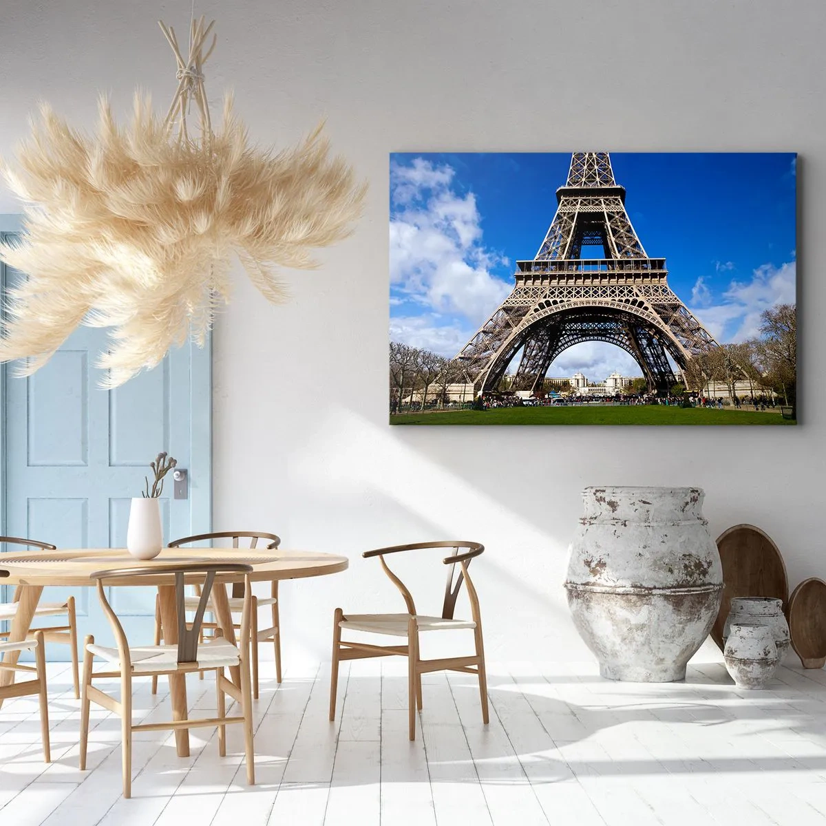 Tablou pe pânză Canvas - Turnul Eiffel pe fundalul unui cer albastru și al unui parc verde - 70x50cm - Întregul Paris la picioarele ei - Decorațiune modernă pentru perete pentru living și dormitor ARTTOR