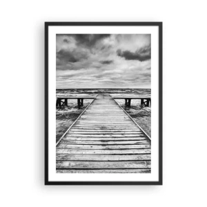 Poster în ramă neagră - Un dig din lemn alb-negru peste o mare furtunoasă - 50x70cm - Aștept ca vântul să fugărească... - Decorațiune modernă pentru perete pentru living și dormitor ARTTOR