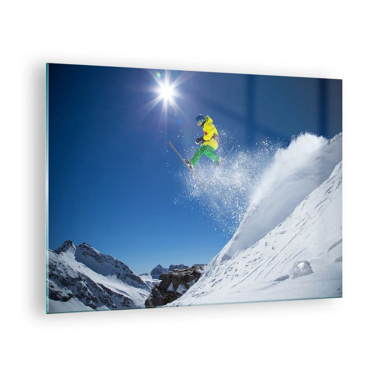 Tablou pe sticlă - Un schior în acțiune pe fundalul munților acoperiți de zăpadă - 70x50cm - Dansând cu munții - Decorațiune modernă pentru perete pentru living și dormitor ARTTOR