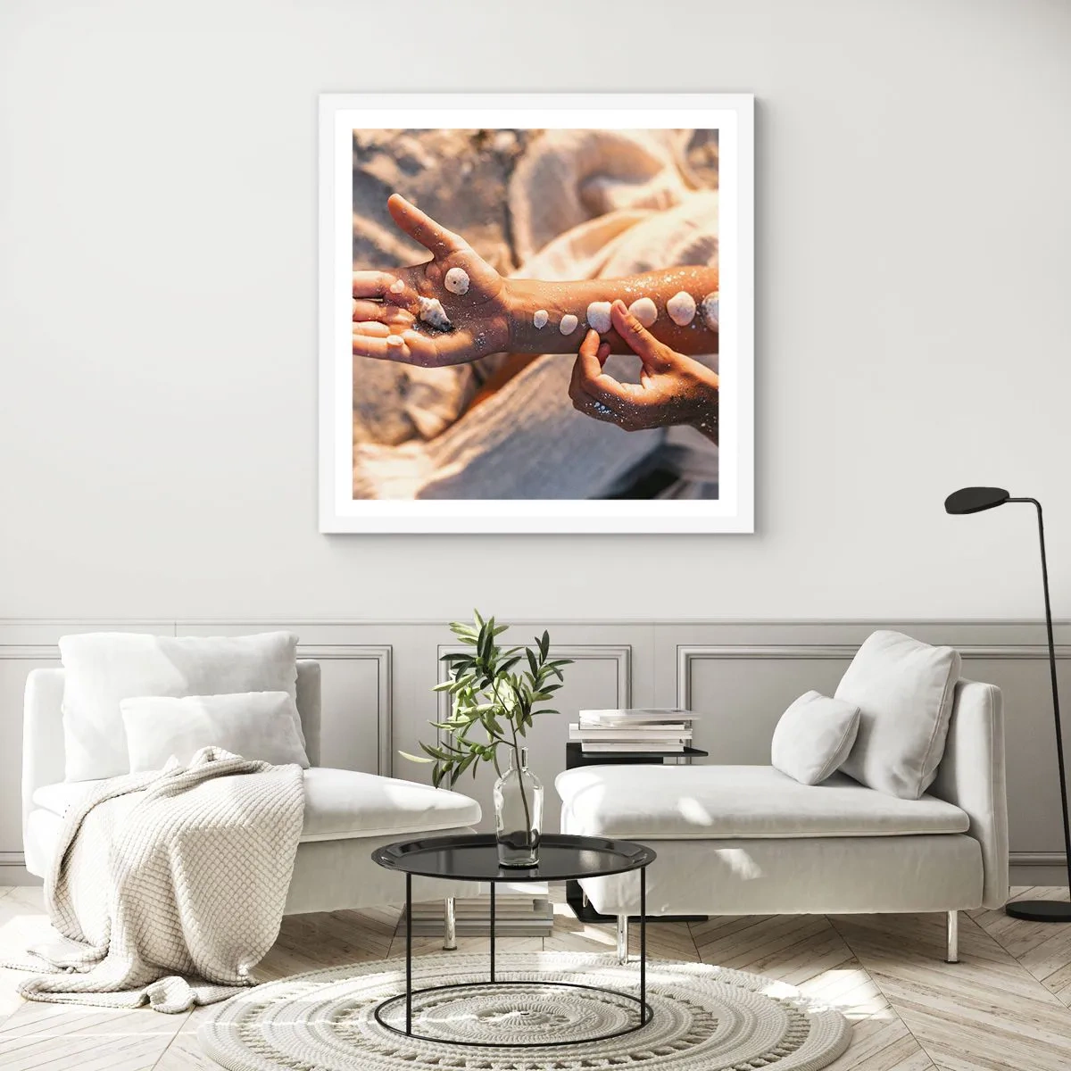 Poster în ramă albă - Frumusețe la îndemână - 50x50 cm