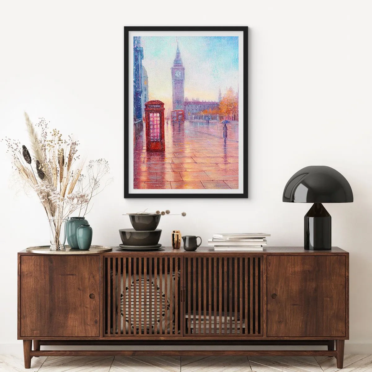 Poster în ramă neagră - Big Ben și cabina telefonică roșie într-o zi ploioasă - 50x70cm - O zi de toamnă londoneză - Decorațiune modernă pentru perete pentru living și dormitor ARTTOR