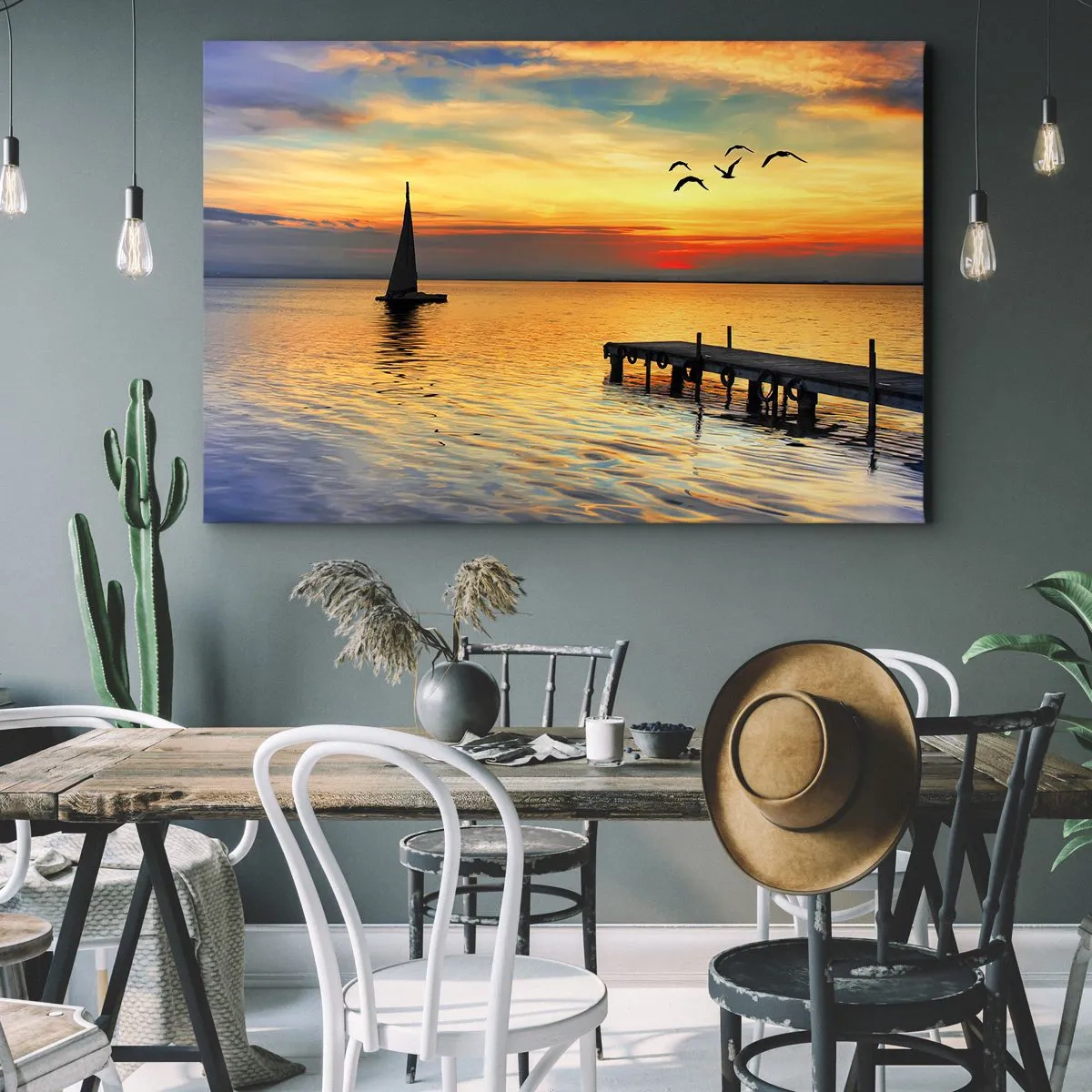 Tablou pe pânză Canvas - Apus de soare cu o barcă cu pânze și un dig pe un lac liniștit - 70x50cm - Retururi de seară - Decorațiune modernă pentru perete pentru living și dormitor ARTTOR