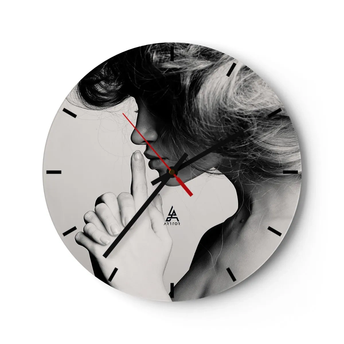 Ceas de perete - Ceas pe sticlă - Fotografie alb-negru a unei femei cu degetul la buze - 30x30cm - Ascultă-te pe tine însuți - Decorațiune modernă pentru perete pentru living, bucătărie și dormitor ARTTOR