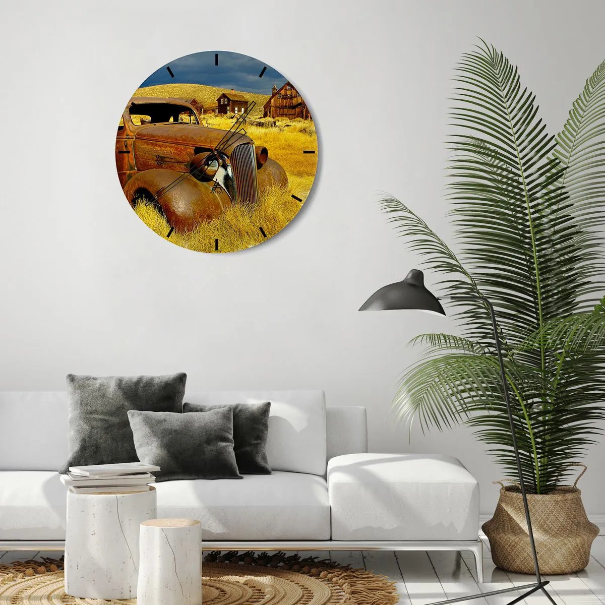 Ceas de perete - Ceas pe sticlă - O mașină veche și ruginită pe fundalul unui sat abandonat - 30x30cm - O odihnă binemeritată - Decorațiune modernă pentru perete pentru living, bucătărie și dormitor ARTTOR