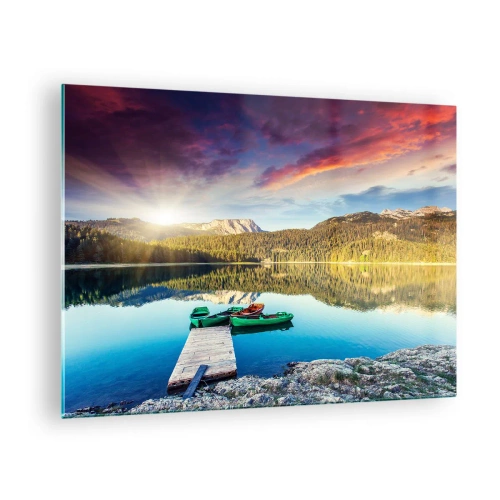 Tablou pe sticlă - Un lac pitoresc cu un dig de lemn și bărci la apus - 70x50cm - Spre o apă netedă ca o oglindă - Decorațiune modernă pentru perete pentru living și dormitor ARTTOR
