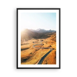 Poster în ramă neagră - Un drum șerpuitor prin câmpuri aurii luminate de soare - 50x70cm - Într-o vale de aur - Decorațiune modernă pentru perete pentru living și dormitor ARTTOR
