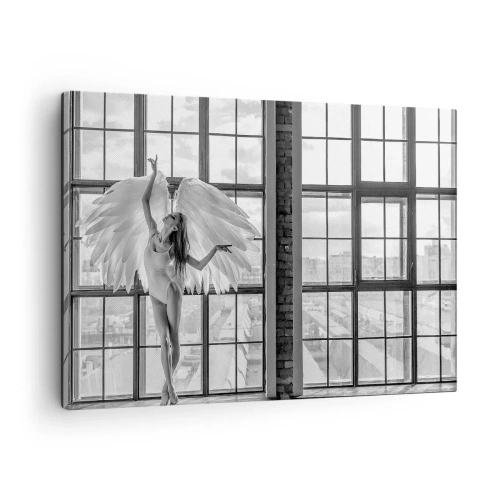 Tablou pe pânză Canvas - O femeie cu aripi de înger pe fundalul unei ferestre de mansardă - 70x50cm - Orașul îngerilor dansatori? - Decorațiune modernă pentru perete pentru living și dormitor ARTTOR