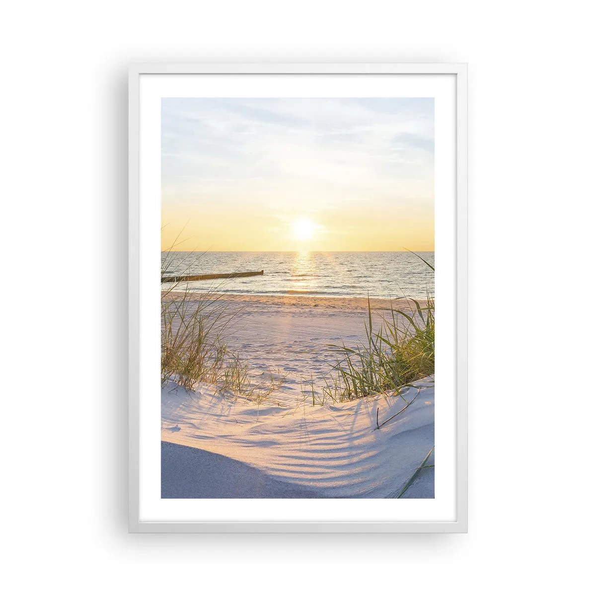 Poster în ramă albă - Zumzet de mare, o plajă sălbatică printre ierburi... - 50x70 cm