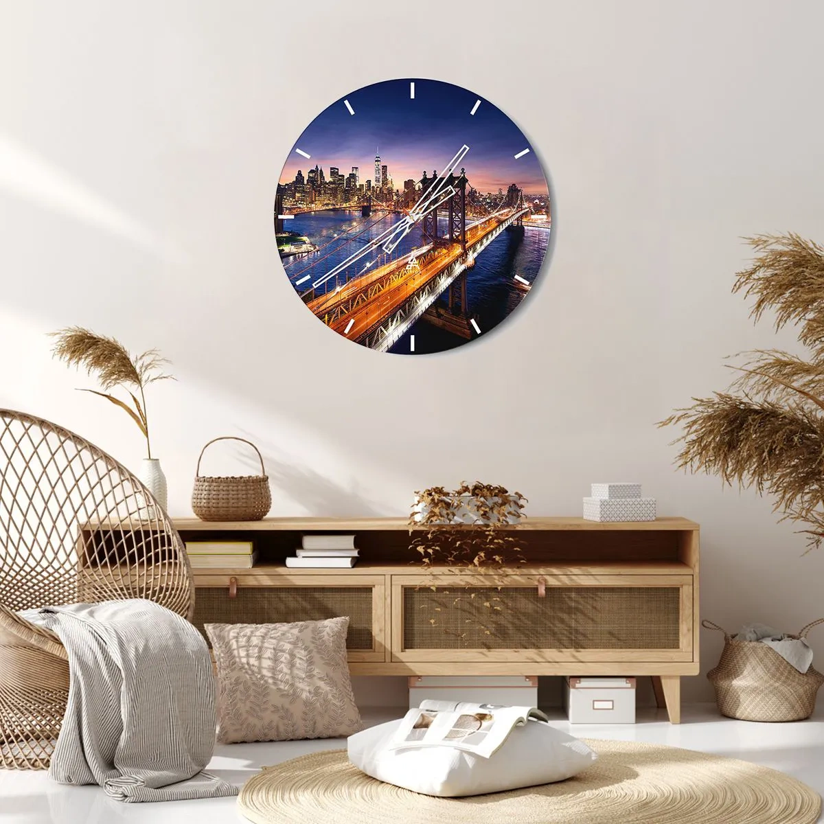 Ceas de perete - Ceas pe sticlă - Vedere nocturnă a Manhattanului și a podului - 30x30cm - Pe un pod luminos către inima orașului - Decorațiune modernă pentru perete pentru living, bucătărie și dormitor ARTTOR