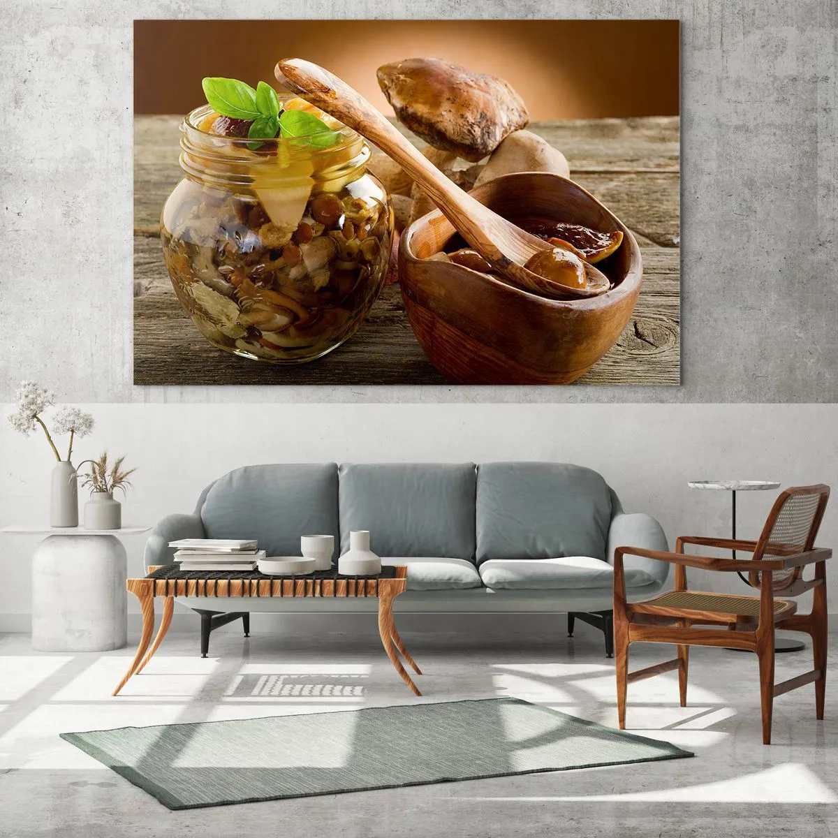 Tablou pe sticlă - Ciuperci murate într-un borcan cu un bol de lemn și ciuperci pe masă în fundal - 70x50cm - Fie proaspete, fie sărate.... - Decorațiune modernă pentru perete pentru living și dormitor ARTTOR