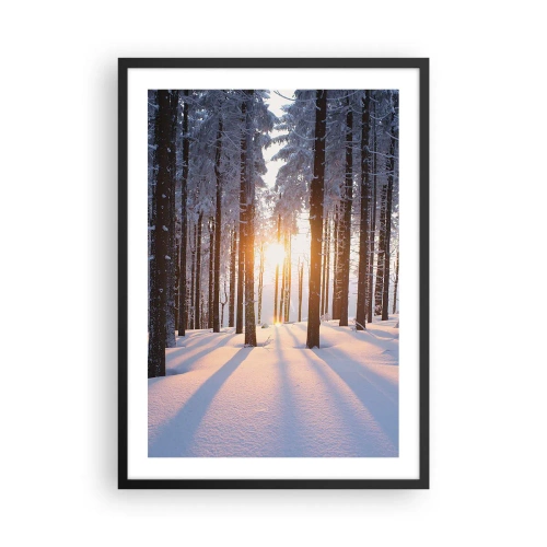 Poster în ramă neagră - Pădure de iarnă cu raze de soare strălucind printre copaci - 50x70cm - În mod clar în alb și negru - Decorațiune modernă pentru perete pentru living și dormitor ARTTOR