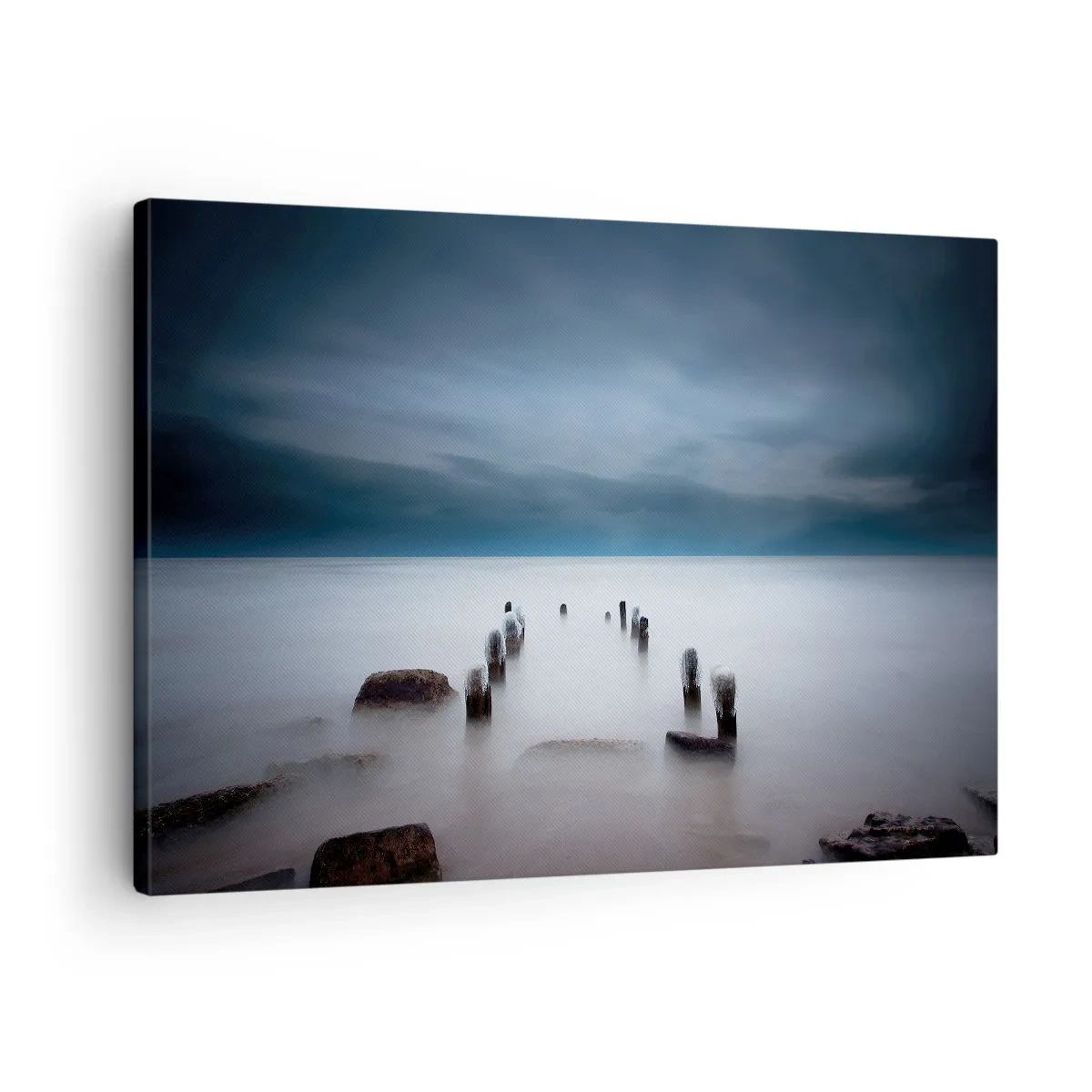 Tablou pe pânză Canvas - Vechiul dig pe fundalul unei mări calme - 70x50cm - Un lac în ceața calmă - Decorațiune modernă pentru perete pentru living și dormitor ARTTOR