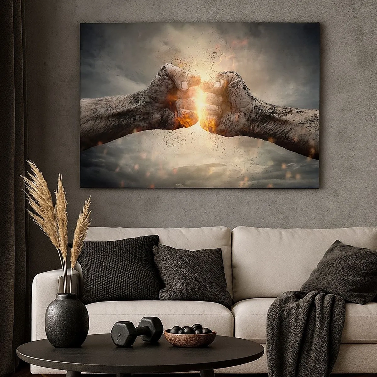 Tablou pe pânză Canvas - Pumni strânși într-o scenă dinamică de incendiu - 70x50cm - Ridică-te pentru a lupta - Decorațiune modernă pentru perete pentru living și dormitor ARTTOR