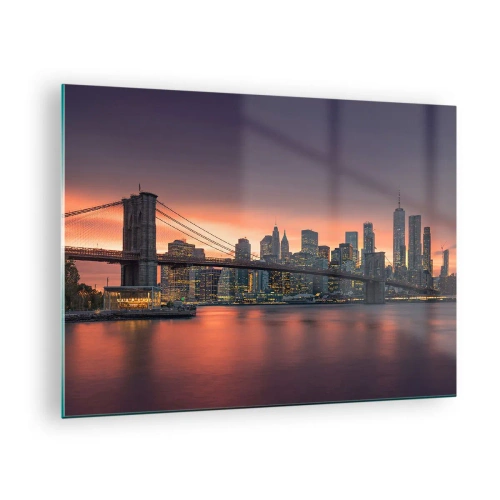 Tablou pe sticlă - Podul Brooklyn la apus - 70x50cm - Scufundate în tăcerea liliachie - Decorațiune modernă pentru perete pentru living și dormitor ARTTOR