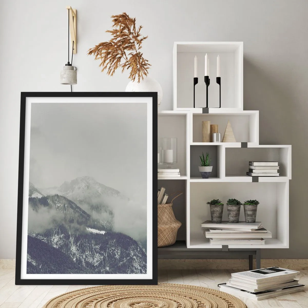 Poster în ramă neagră - Munți încețoșați cu o atmosferă misterioasă - 50x70cm - Valea cețoasă - Decorațiune modernă pentru perete pentru living și dormitor ARTTOR