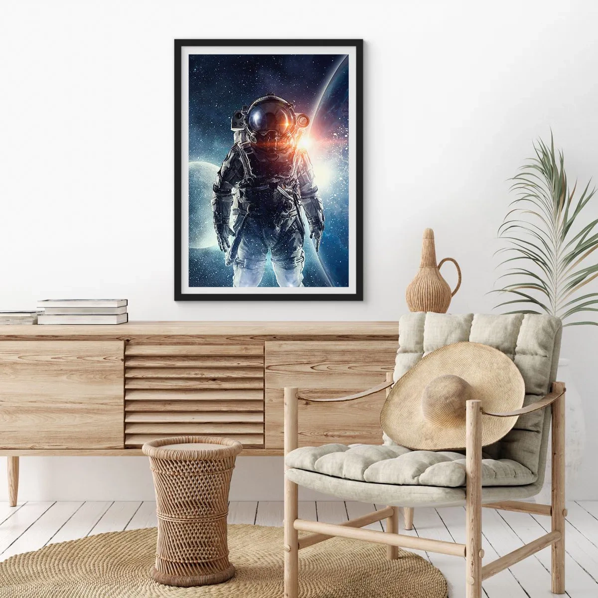 Poster în ramă neagră - Astronaut în spațiu cu planete și stele în fundal - 50x70cm - Aventură spațială - Decorațiune modernă pentru perete pentru living și dormitor ARTTOR