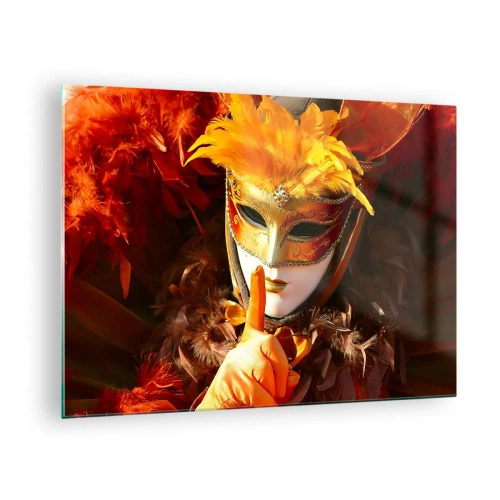 Tablou pe sticlă - O figură într-o mască aurie cu pene portocalii - 70x50cm - Misterul face parte din joc - Decorațiune modernă pentru perete pentru living și dormitor ARTTOR