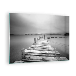 Tablou pe sticlă - Debarcader din lemn peste un lac liniștit, în alb și negru - 70x50cm - Dincolo de munți, dincolo de mări - Decorațiune modernă pentru perete pentru living și dormitor ARTTOR