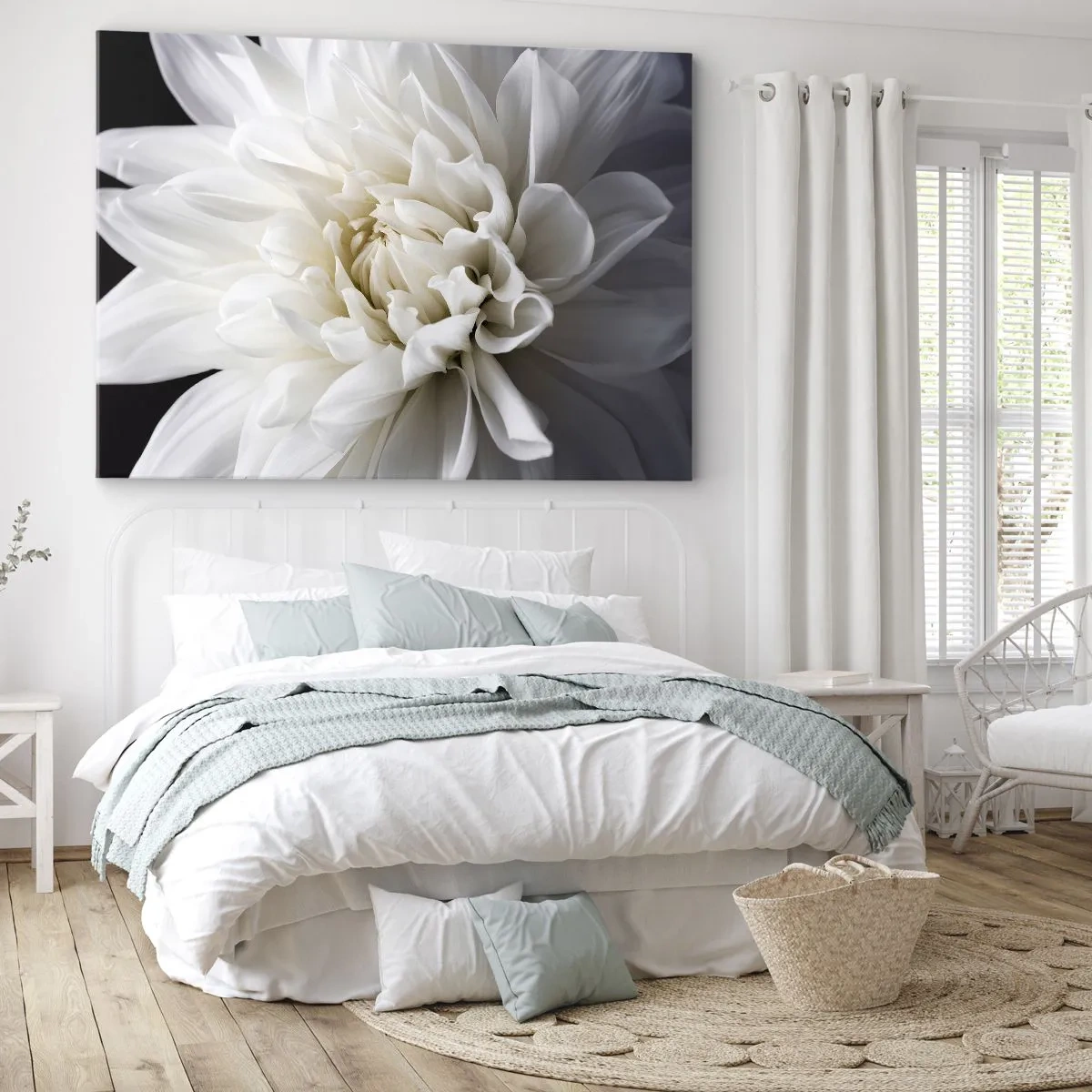 Tablou pe pânză Canvas - O floare albă delicată pe fundal negru, într-o compoziție elegantă - 70x50cm - Dimineața miresei - Decorațiune modernă pentru perete pentru living și dormitor ARTTOR