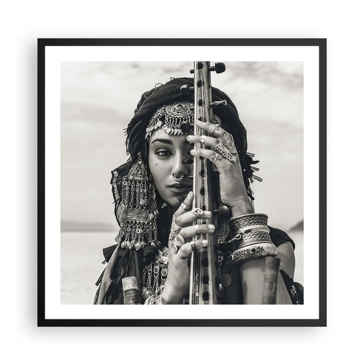 Poster în ramă neagră - Muzica orientală în sine - 60x60 cm