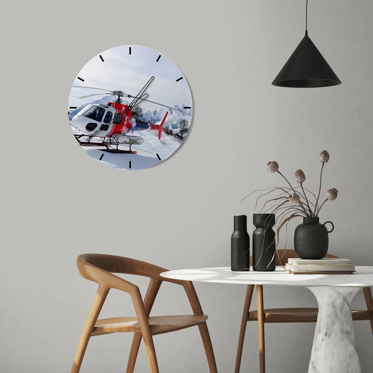 Ceas de perete - Ceas pe sticlă - Un elicopter roșu pe un fundal de munți și zăpadă - 30x30cm - Întotdeauna gata - Decorațiune modernă pentru perete pentru living, bucătărie și dormitor ARTTOR