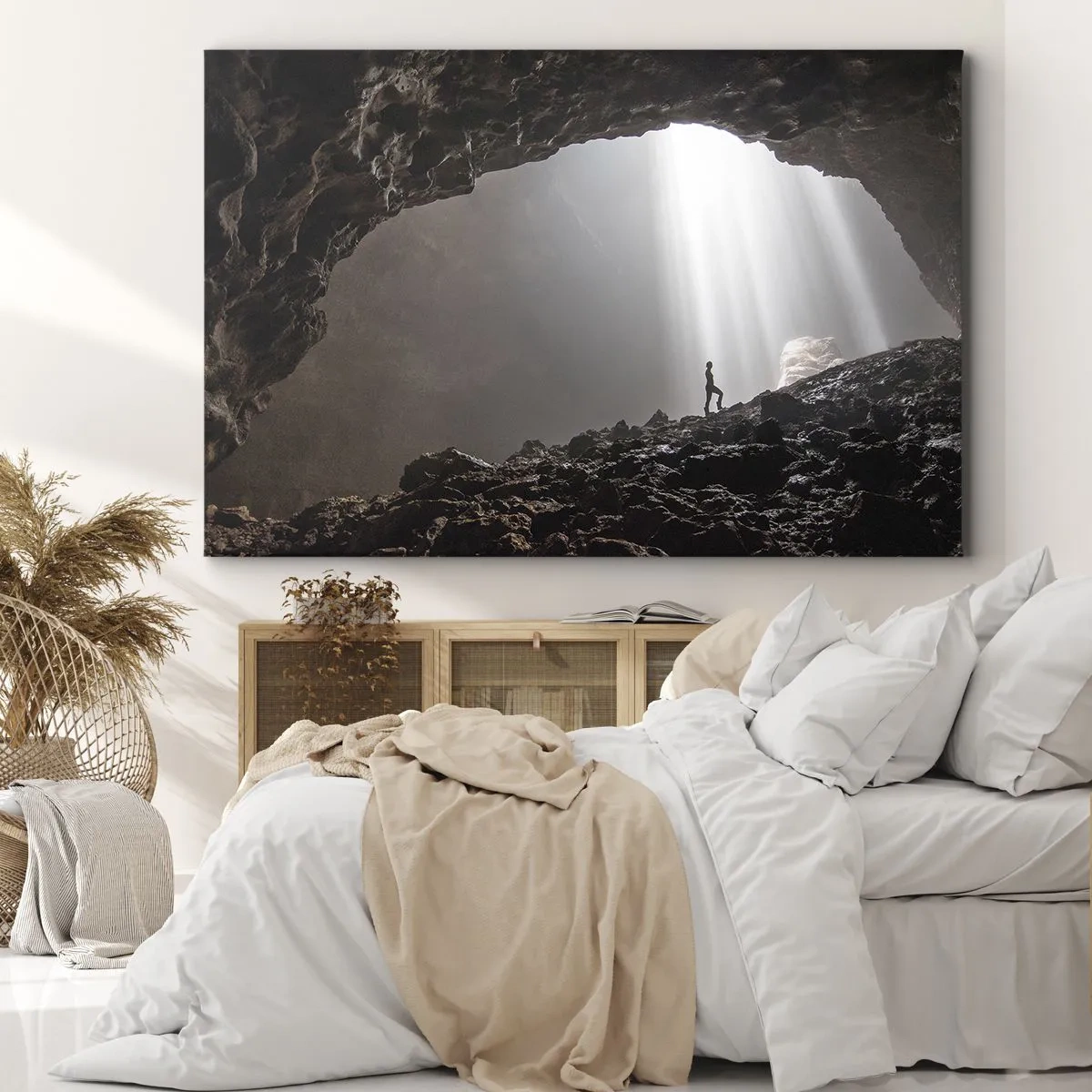 Tablou pe pânză Canvas - figură într-o peșteră iluminată de raze de lumină - 70x50cm - Grota luminoasă - Decorațiune modernă pentru perete pentru living și dormitor ARTTOR