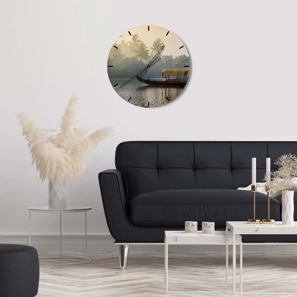 Ceas de perete - Ceas pe sticlă - O barcă tradițională cu baldachin plutește pe un râu liniștit printre palmieri. - 30x30cm - Casă pe râu - Decorațiune modernă pentru perete pentru living, bucătărie și dormitor ARTTOR