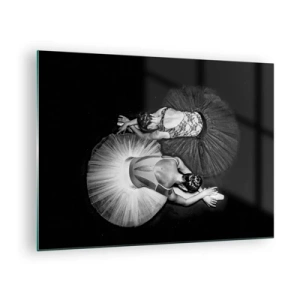 Tablou pe sticlă - Două balerine într-o poză de odihnă purtând tutu-uri alb-negru - 70x50cm - Yin și yang - echilibrul perfect - Decorațiune modernă pentru perete pentru living și dormitor ARTTOR