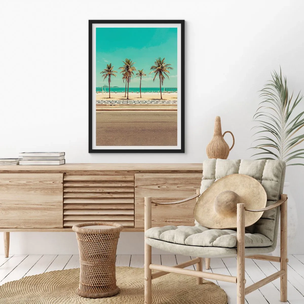 Poster în ramă neagră - O plajă cu palmieri și cer albastru - 50x70cm - La paza plajei - Decorațiune modernă pentru perete pentru living și dormitor ARTTOR