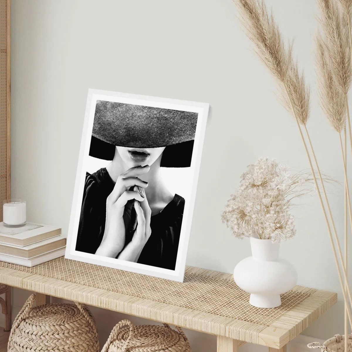 Poster în ramă albă - Frumusețea ascunsă - 40x50 cm