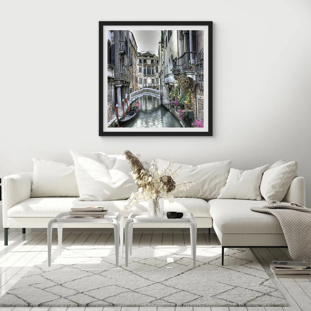 Poster în ramă neagră - Timp de secole în reverie tăcută - 30x30 cm