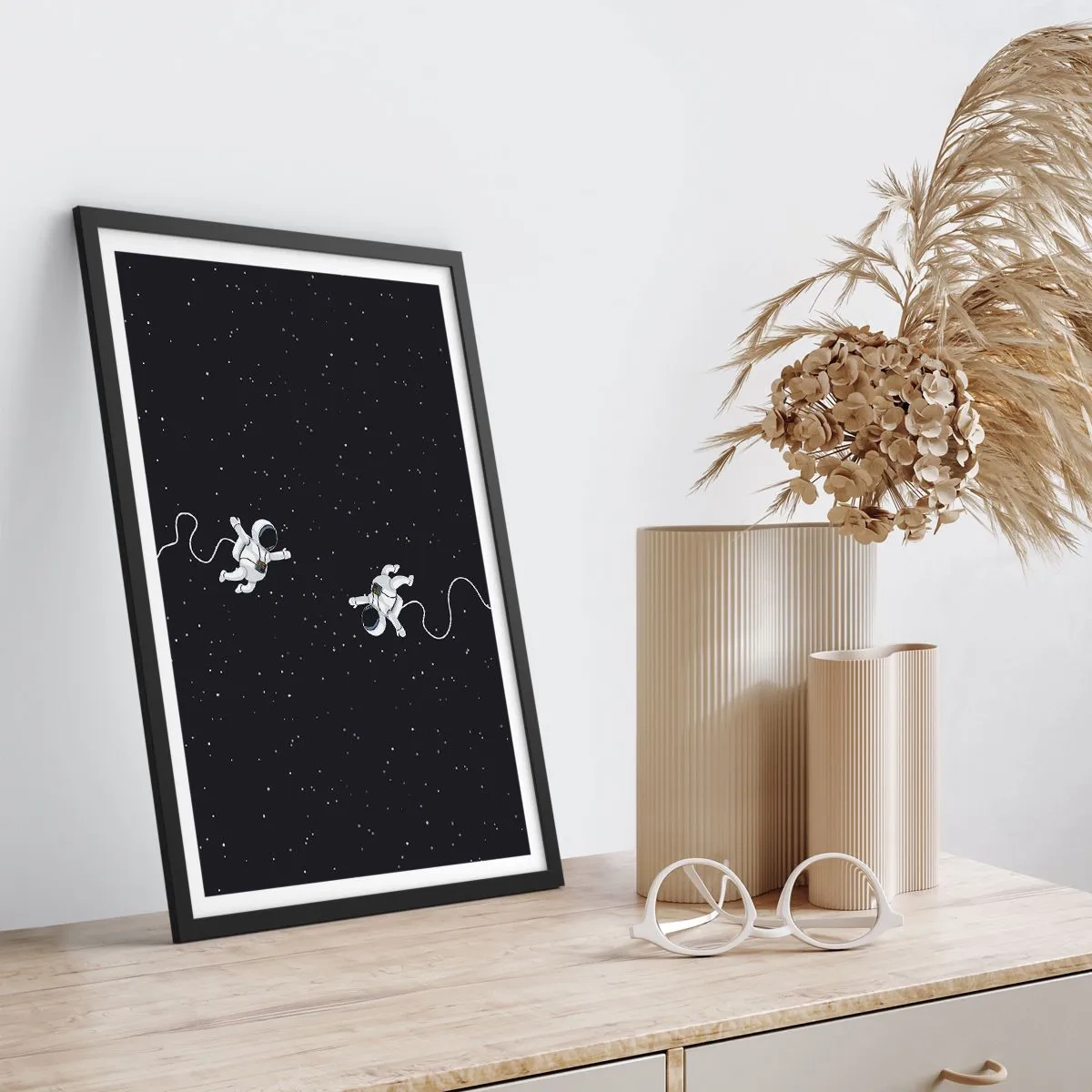 Poster în ramă neagră - Dansul spațial - 30x40 cm