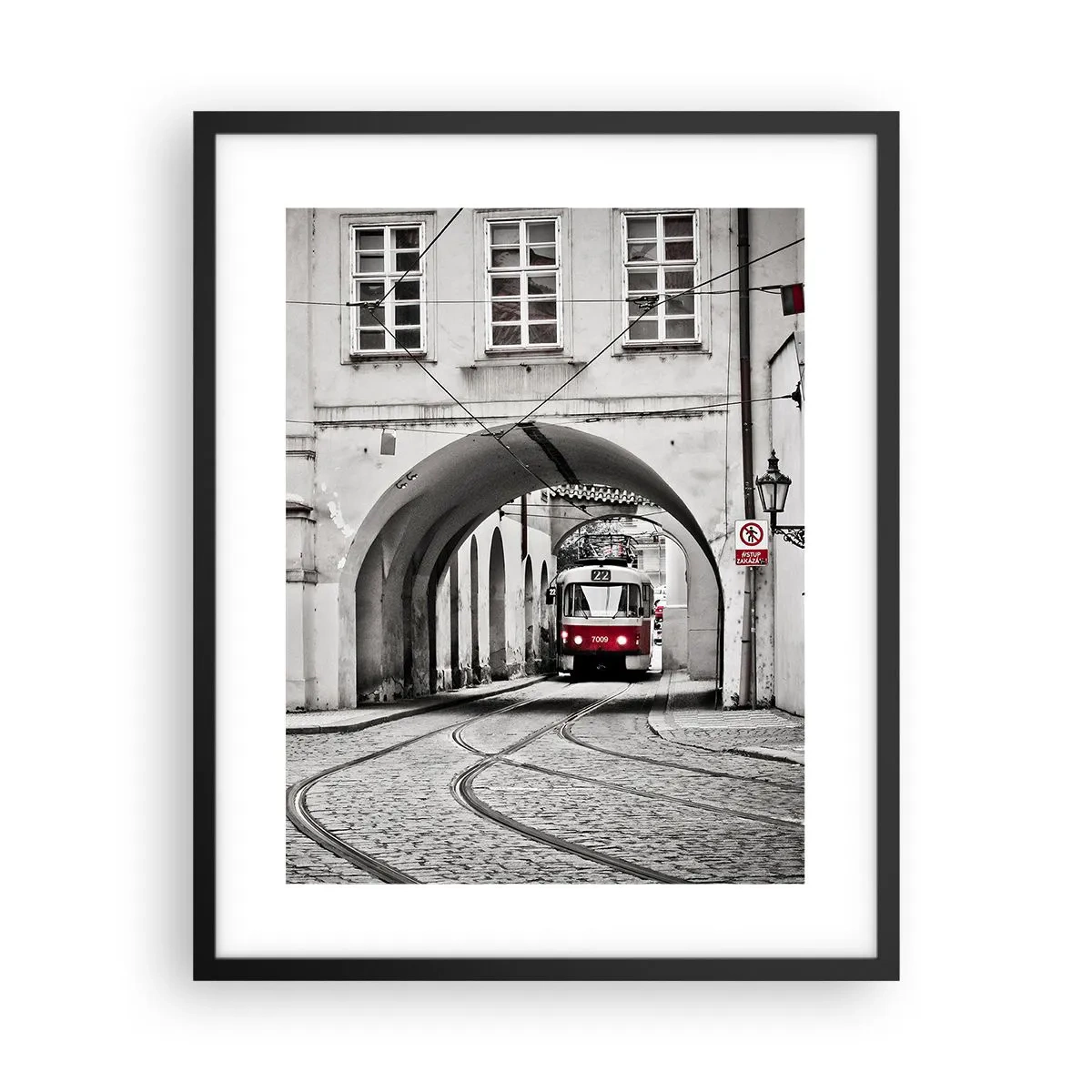 Poster în ramă neagră - Printr-un labirint urban - 40x50 cm