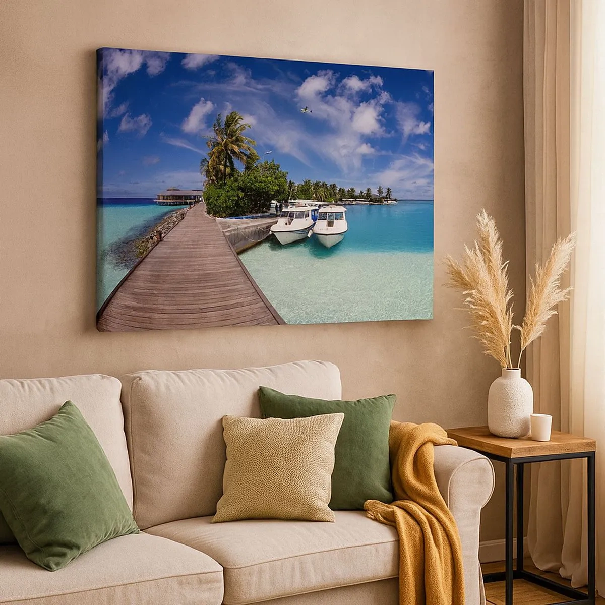 Tablou pe pânză Canvas - Un debarcader peste o mare turcoaz cu bărci și palmieri - 70x50cm - Și totuși paradisul există - Decorațiune modernă pentru perete pentru living și dormitor ARTTOR