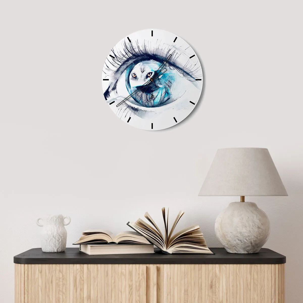 Ceas de perete - Ceas pe sticlă - Motiv artistic de ochi de lup în nuanțe de albastru și alb - 30x30cm - Ochi în ochi cu sălbăticia - Decorațiune modernă pentru perete pentru living, bucătărie și dormitor ARTTOR
