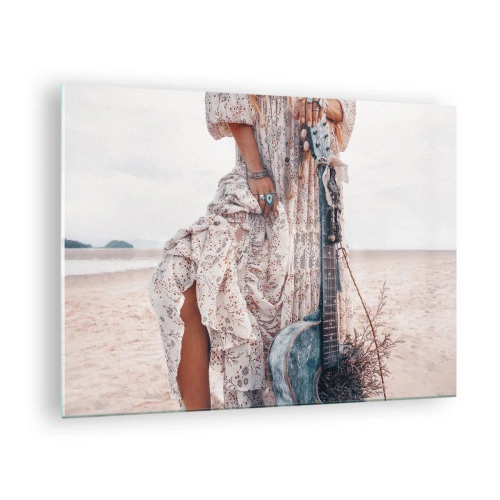 Tablou pe sticlă - Femeie în stil boho cu chitară pe plaja goală - 70x50cm - Hippie pe drum - Decorațiune modernă pentru perete pentru living și dormitor ARTTOR