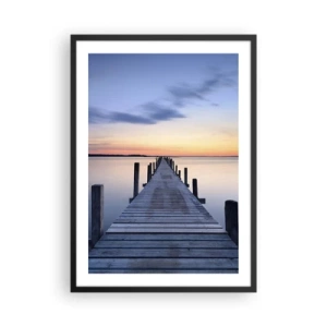 Poster în ramă neagră - Digul de pe malul lacului la apus - 50x70cm - Calmul unui amurg senin - Decorațiune modernă pentru perete pentru living și dormitor ARTTOR
