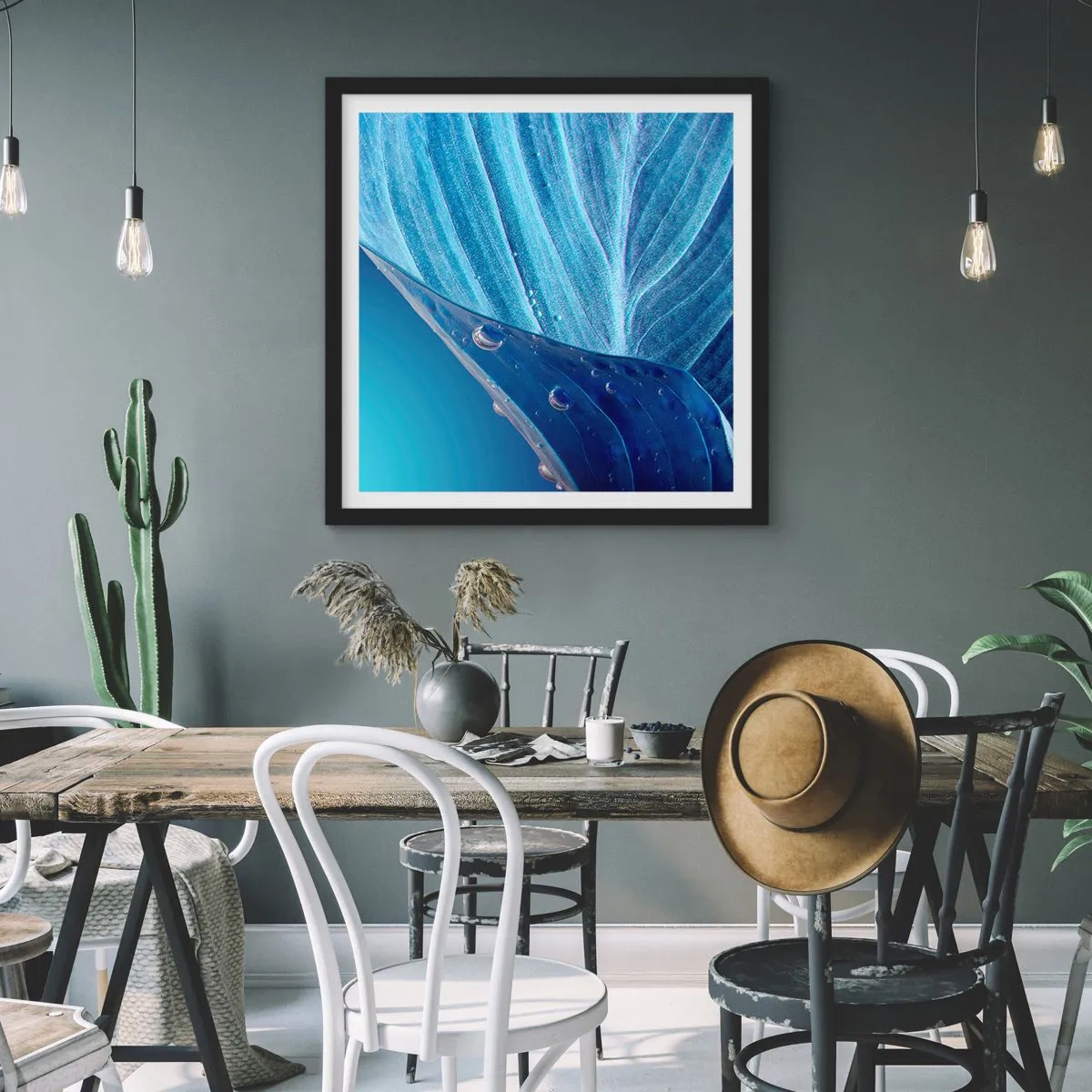 Poster în ramă neagră - Picături ascunse de albastru - 60x60 cm