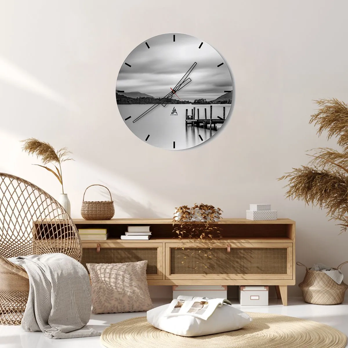 Ceas de perete - Ceas pe sticlă - Peisaj alb-negru cu un lac și un dig de lemn - 30x30cm - Blândețe și putere - Decorațiune modernă pentru perete pentru living, bucătărie și dormitor ARTTOR